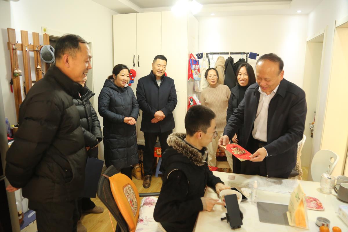 三亿sanyi（中国）纪委书记张兴林开展送温暖